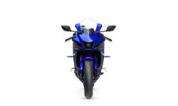 Yamaha R7 – sportovní výkon pro každý den  Rychlá, hbitá a neuvěřitelně stylová – Yamaha R7 přináší ryzí sportovní výkon v balení, které si užijete každý den. Její extrémně štíhlá aerodynamická kapotáž v moderním barevném provedení Icon Blue s dynamickou grafikou dělá z tohoto modelu nejnovější klenot legendární řady R.  Srdcem R7 je výkonný 689cm³ motor s vysokým točivým momentem, který v kombinaci s kompaktním podvozkem zajišťuje dokonale vyvážený zážitek z jízdy. Ať už na silnici, nebo okruhu, R7 posouvá