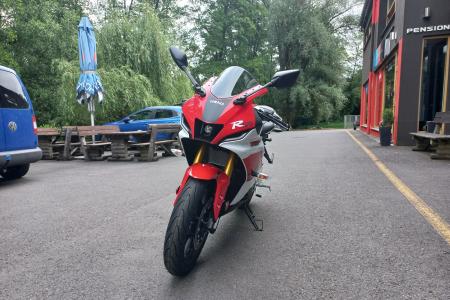 Yamaha Zlín YZF-R125