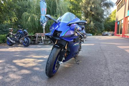 Yamaha Zlín YZF-R9